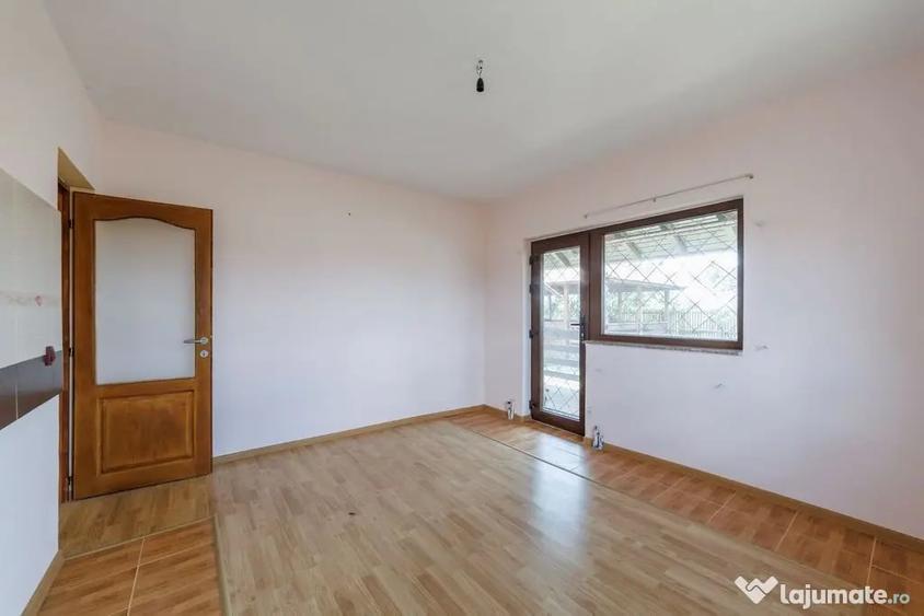 Casă cu 4 camere cu Teren 705 Mp în Central