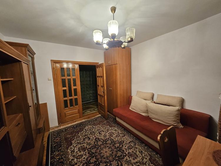 Apartament cu 4 camere decomandat în Central