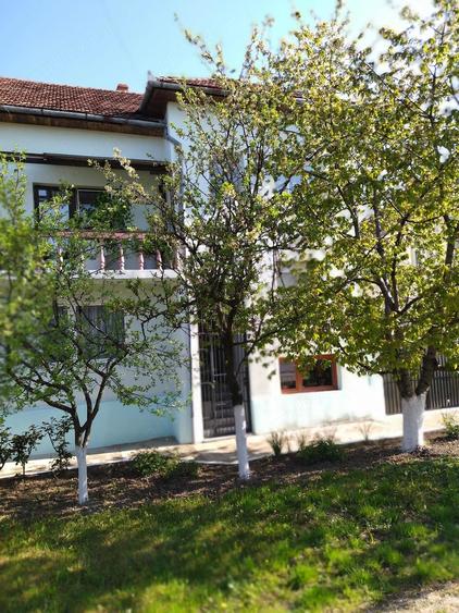 Casă cu 6 camere cu Teren 400 Mp în Central