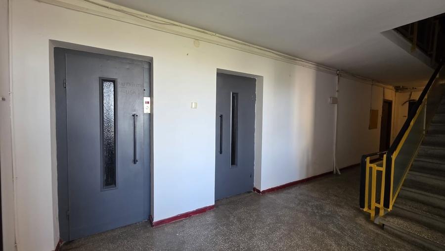 Apartament cu 3 camere decomandat în Drumul Taberei