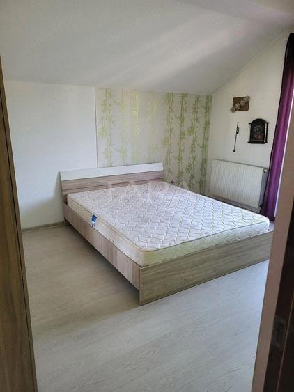 Apartament cu 3 camere decomandat în Florești