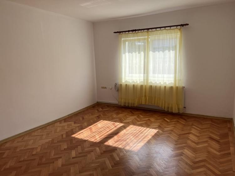 Casă individuală cu 3 camere cu Canalizare în Calea Poplăcii