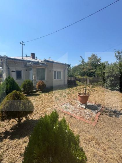 Casă cu 2 camere cu Teren 1326 Mp în Central