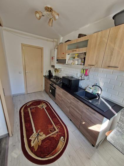 Apartament cu 2 camere decomandat în Tractorul