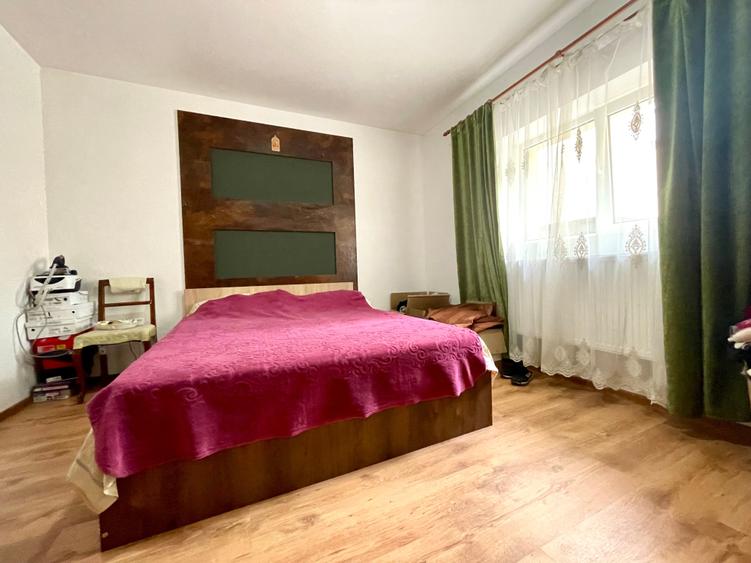 Casă cu 4 camere cu Teren 180 Mp în Valea Adâncă