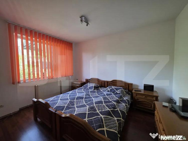 Apartament cu 3 camere decomandat în Botizului