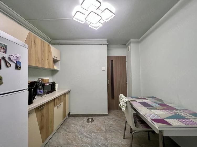 Apartament cu 3 camere decomandat în Lunei