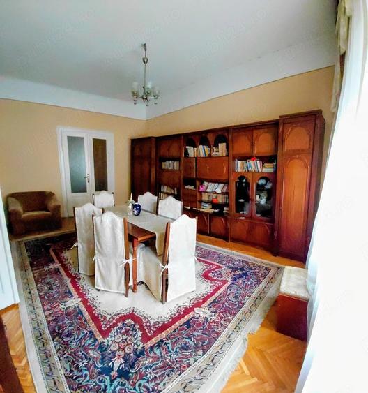 Casă cu 4 camere cu Teren 1045 Mp în Central