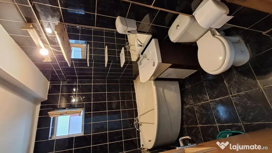 Apartament cu 3 camere semidecomandat în Lujerului