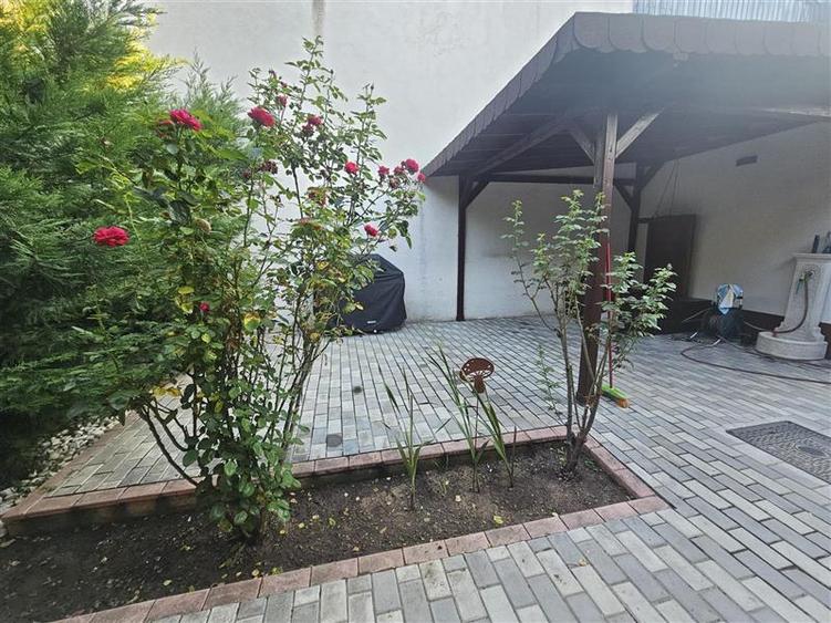 Casă cu 4 camere cu Canalizare în 1 Mai