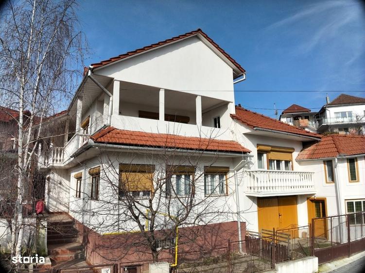 Casă cu 4 camere în Central