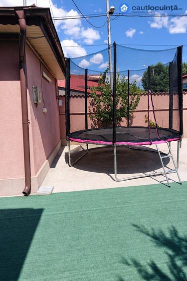Casă cu 3 camere cu Teren 237.61999511719 Mp în Andronache