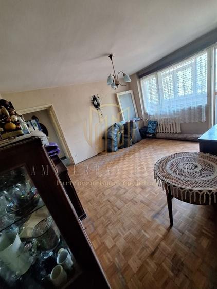 Apartament cu 3 camere semidecomandat în Giulești