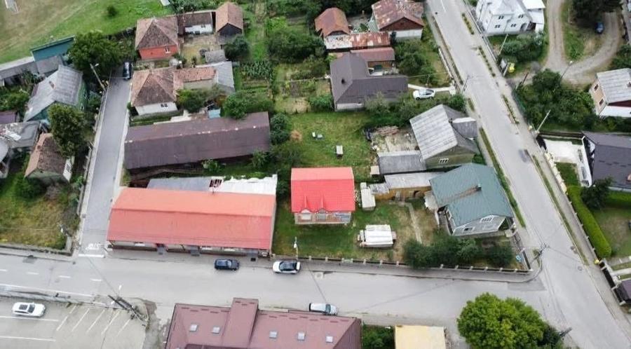 Casă cu Teren 250 Mp în Central