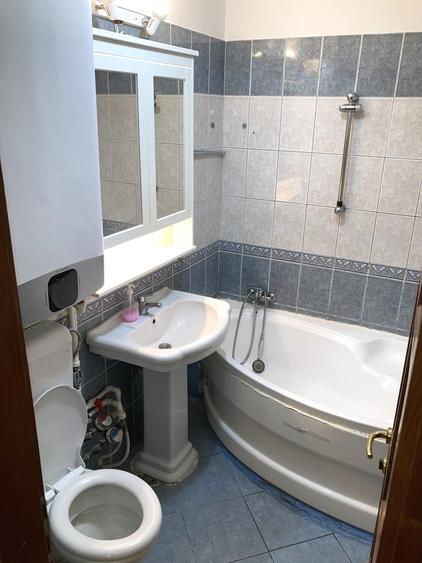 Apartament cu 3 camere semidecomandat în Mihai Bravu