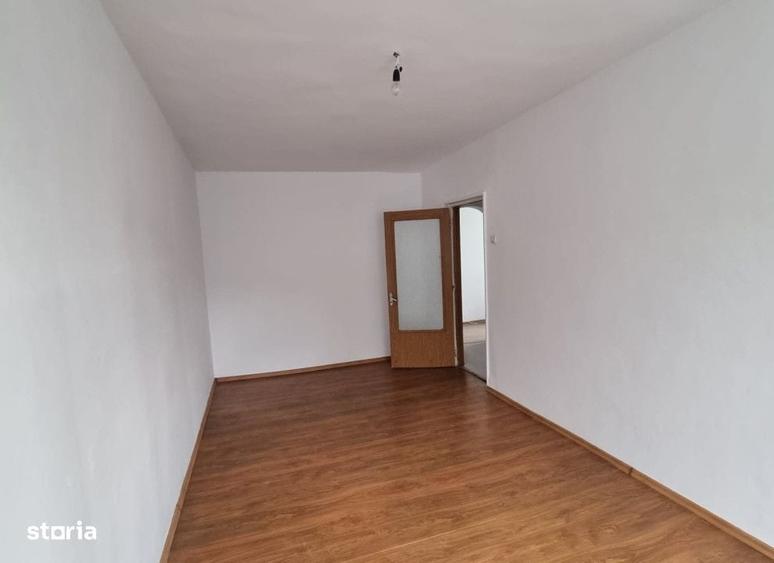 Apartament cu 2 camere decomandat în Nicolina