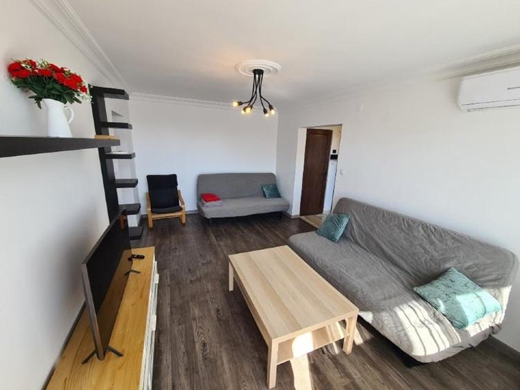 Apartament cu 3 camere semidecomandat, mobilat în Iancului
