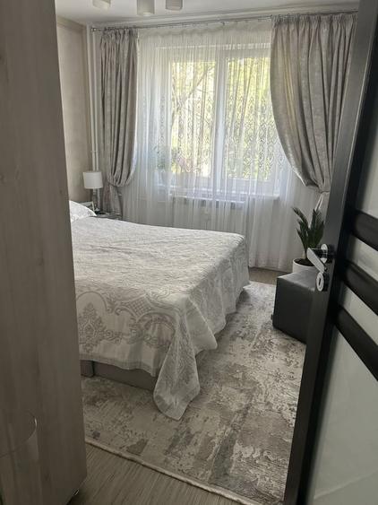 Apartament cu 3 camere semidecomandat în Crângași
