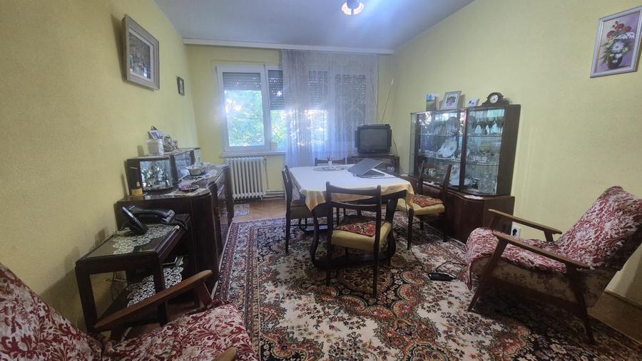 Apartament cu 3 camere semidecomandat în Micro 16