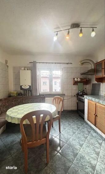 Apartament cu 4 camere decomandat în Gării
