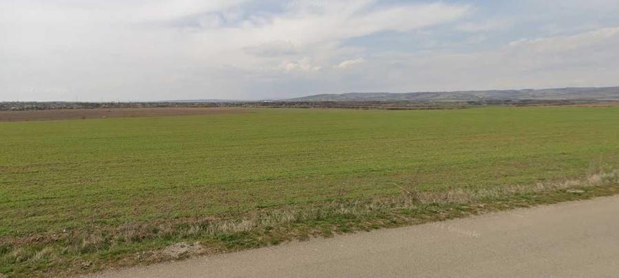 Teren de 17330 mp, în Bucov