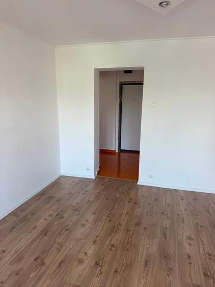 Apartament cu 2 camere decomandat în Titan