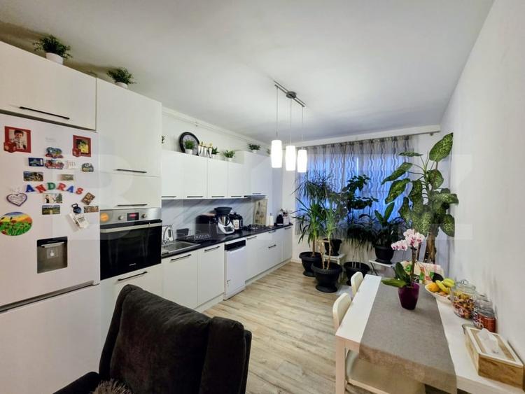 Apartament cu 2 camere semidecomandat, mobilat în Florești