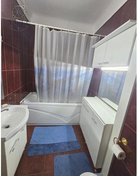 Apartament cu 4 camere semidecomandat, mobilat în P-ța Victoriei