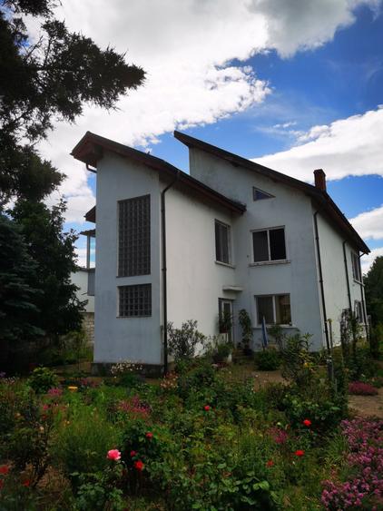 Casă cu 4 camere în Preajba