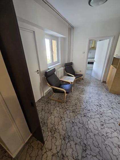 Apartament cu 2 camere semidecomandat, mobilat în P-ța Victoriei