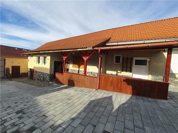 Casă cu 4 camere cu Canalizare în Slimnic