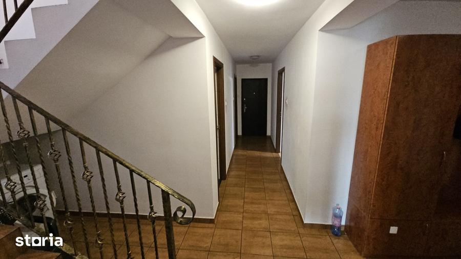 Casă cu 5 camere cu Teren 768 Mp în Poienarii Burchii