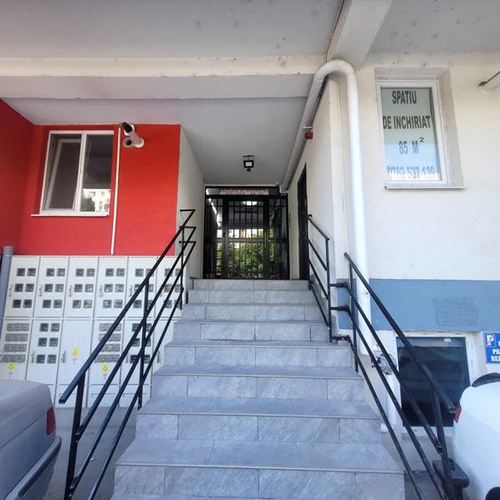Apartament cu 3 camere decomandat în Berceni