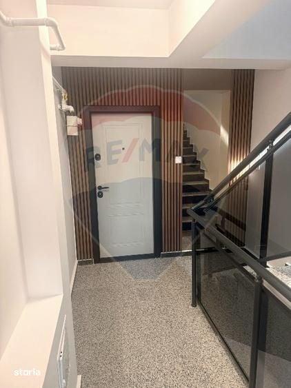 Apartament cu 3 camere în 1 Mai