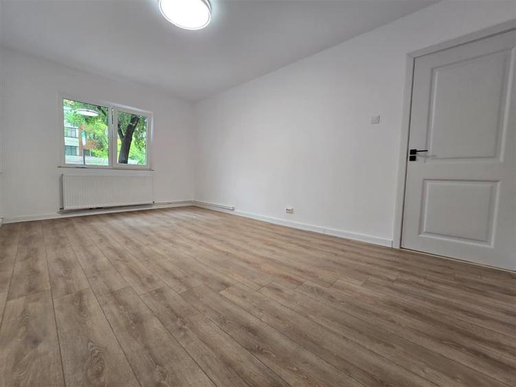 Apartament cu 3 camere decomandat în Dacia