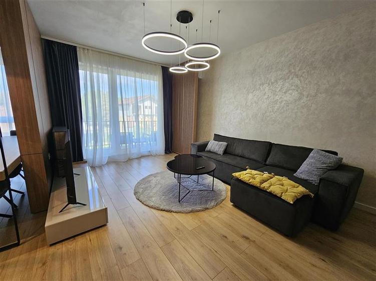 Apartament cu 2 camere decomandat, mobilat în Blumăna
