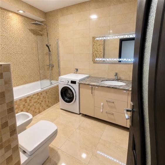 Apartament cu 2 camere decomandat, mobilat în Tractorul