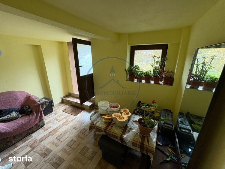 Casă cu 7 camere cu Teren 943 Mp în Independenței