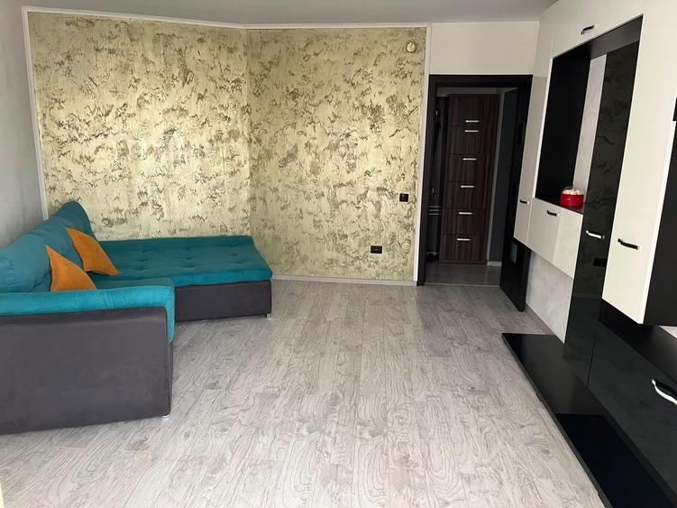 Apartament cu 2 camere decomandat în Micro 20