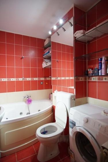 Apartament cu 3 camere decomandat, mobilat în Nerva Traian