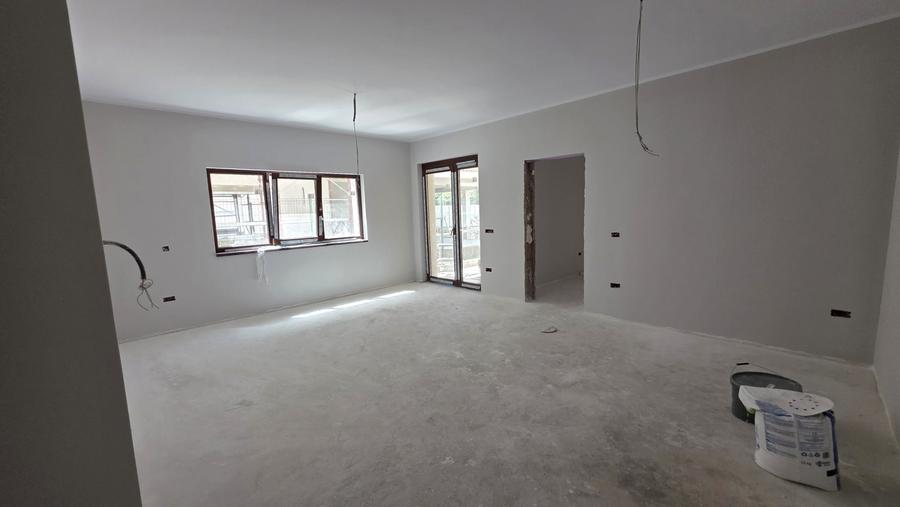 Duplex cu 5 camere cu Canalizare în Dumbrăvița