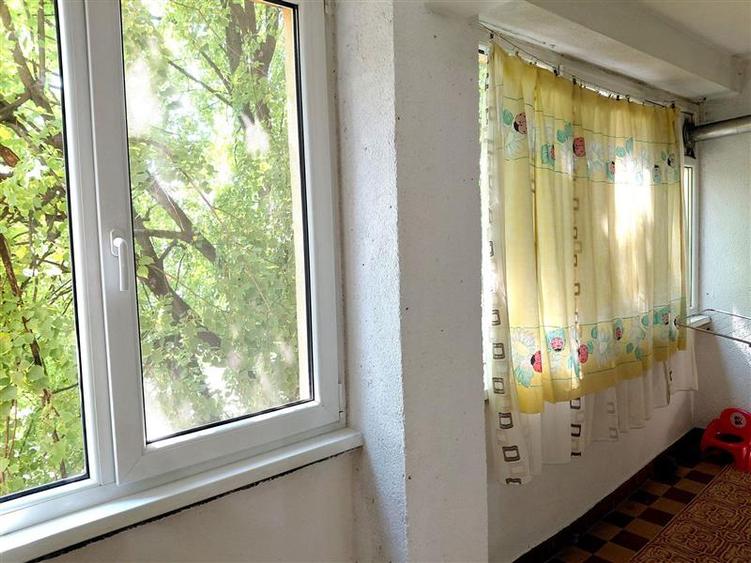 Apartament cu 4 camere decomandat, mobilat în Republicii