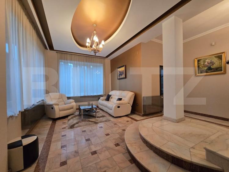 Casă individuală cu 7 camere cu Piscina în Andrei Mureșanu