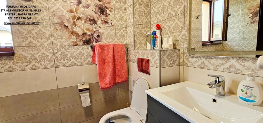 Casă cu 5 camere cu Canalizare în Exterior Est
