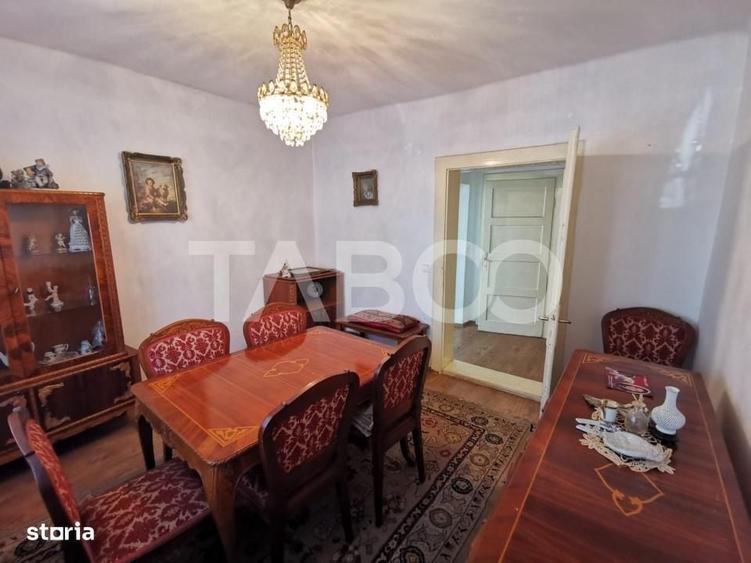 Casa cu 2 camere decomandate 335 mp teren in zona Parcul Tineretului - 1