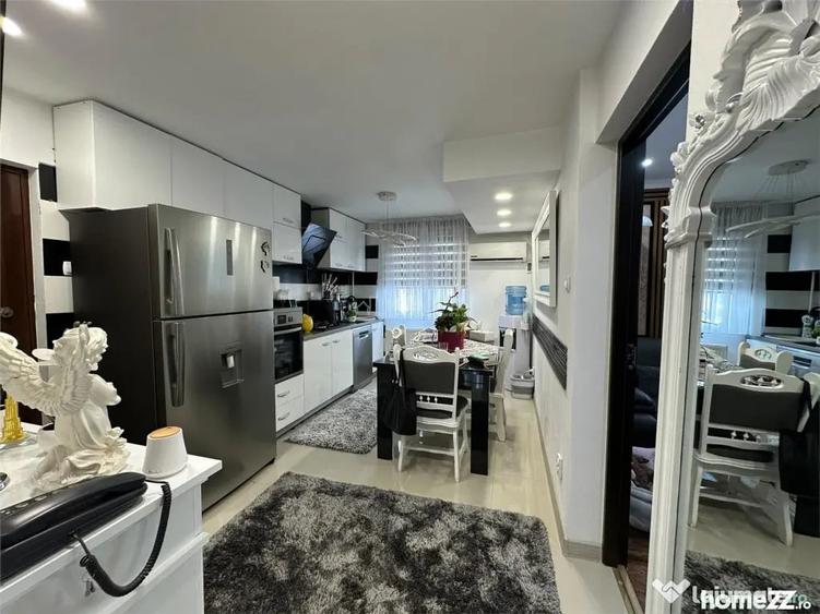 Apartament cu 3 camere decomandat în Sud