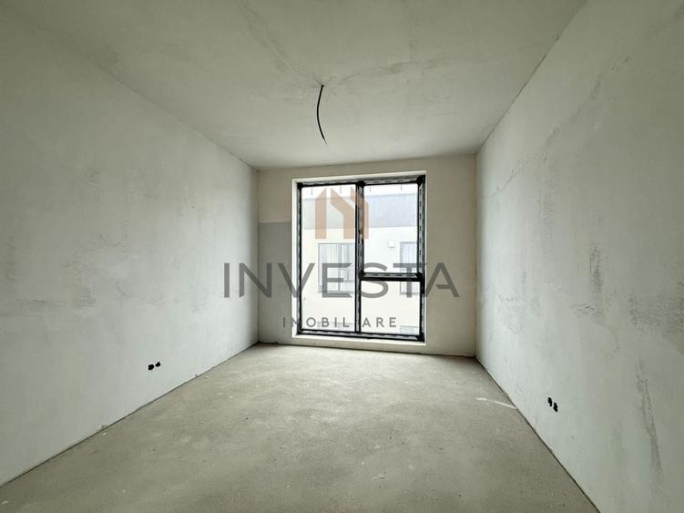 Penthouse cu 4 camere semidecomandat în Europa