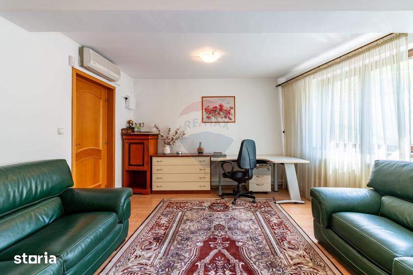 Casă cu 6 camere cu Teren 490 Mp în Giurgiului