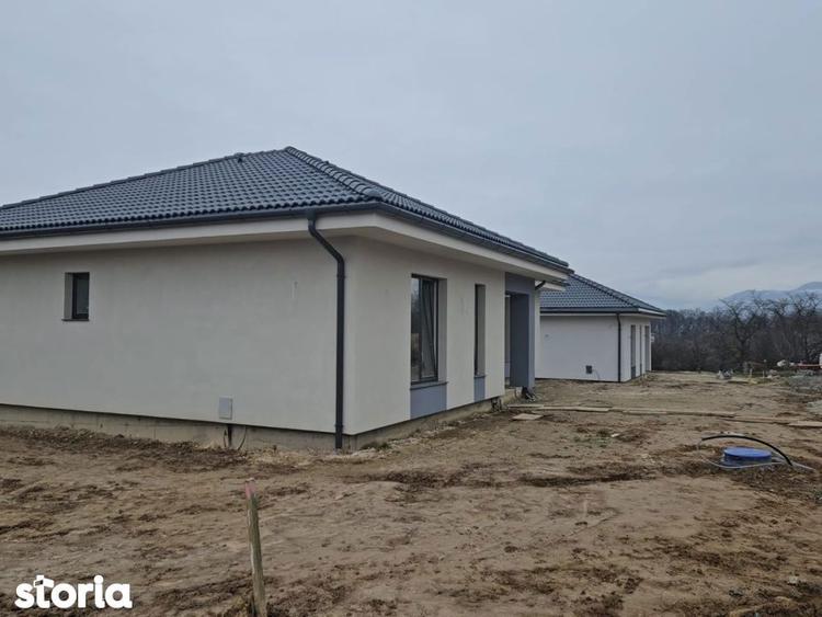 Casă cu 4 camere cu Teren 530 Mp în Groși
