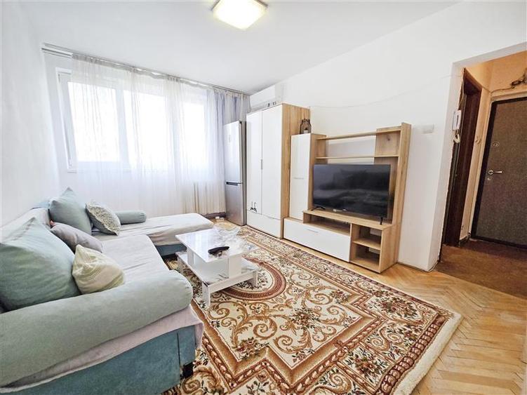 Apartament cu 4 camere semidecomandat, mobilat în Drumul Taberei